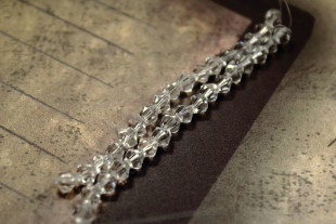 Бусины стеклянные граненые 34 шт на нити №01 прозрачный